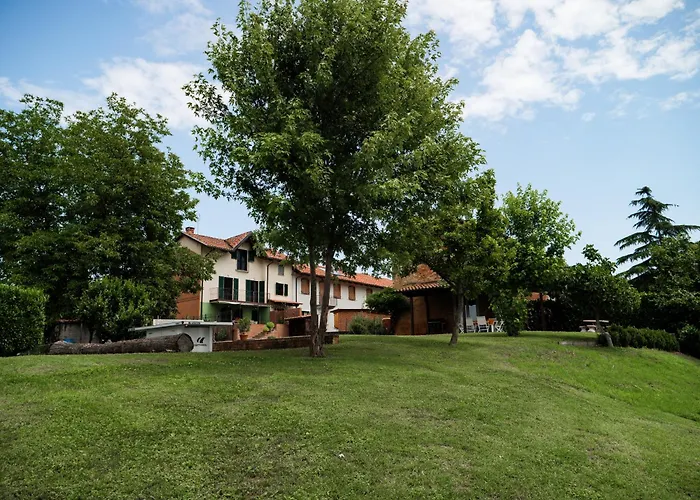 Large Among The Hazelnuts - Unesco Apartmán