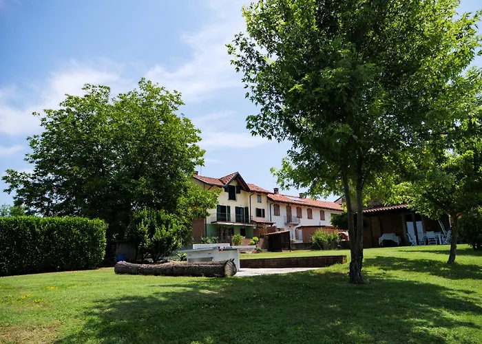 Large Among The Hazelnuts - Unesco Apartmán Castellero